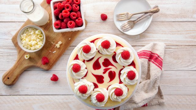 Cheesecake with Raspberry Driscolls
