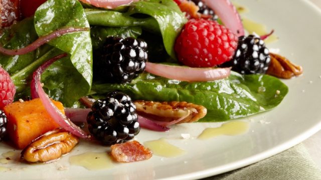 Recipe sweet potato salad with raspberries and blackberries